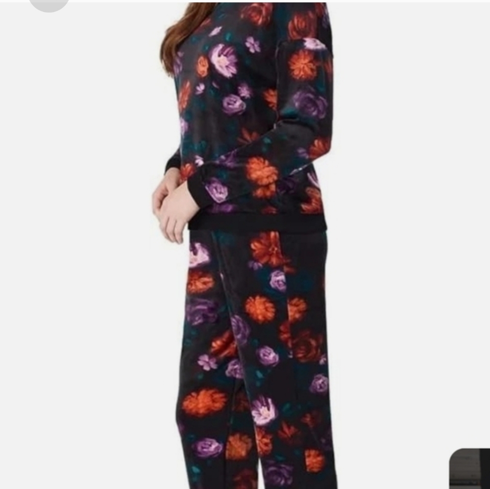 NWT Room Service Women's 2 Piece Pajama Set Black Floral Nwt